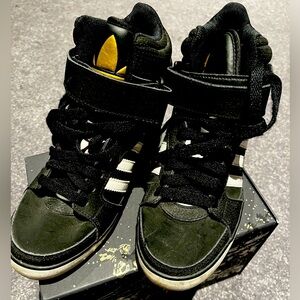 Adidas wedge runners size 7